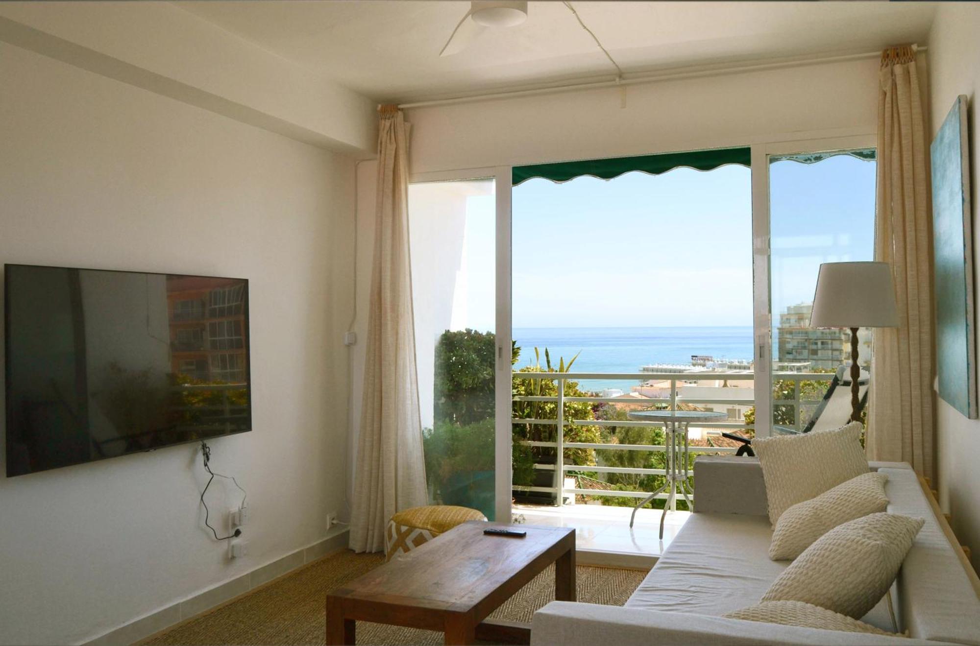 Light-Filled Apartment With Sea Views Torremolinos Exterior photo